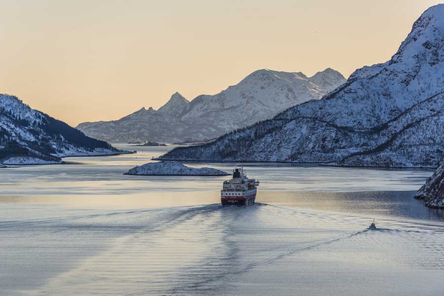 Varen door de winterse landschappen