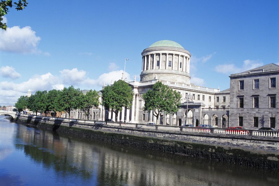 Four Courts vanaf de kade genomen