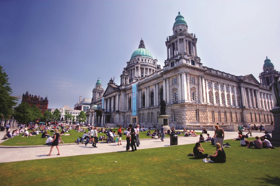 Belfast City Hall autorondreis Ierland B&B