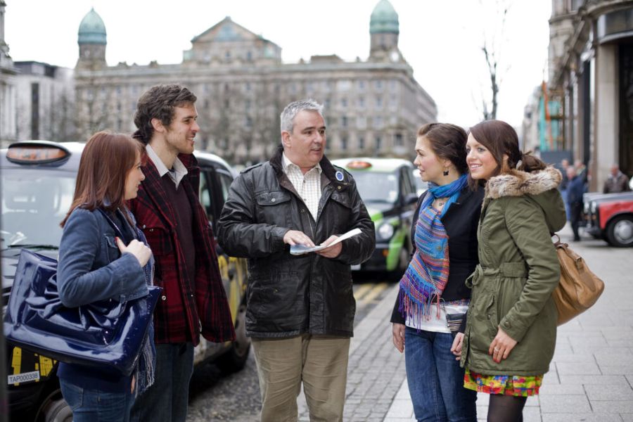 Belfast Black Cab tour autorondreis Ierland B&B