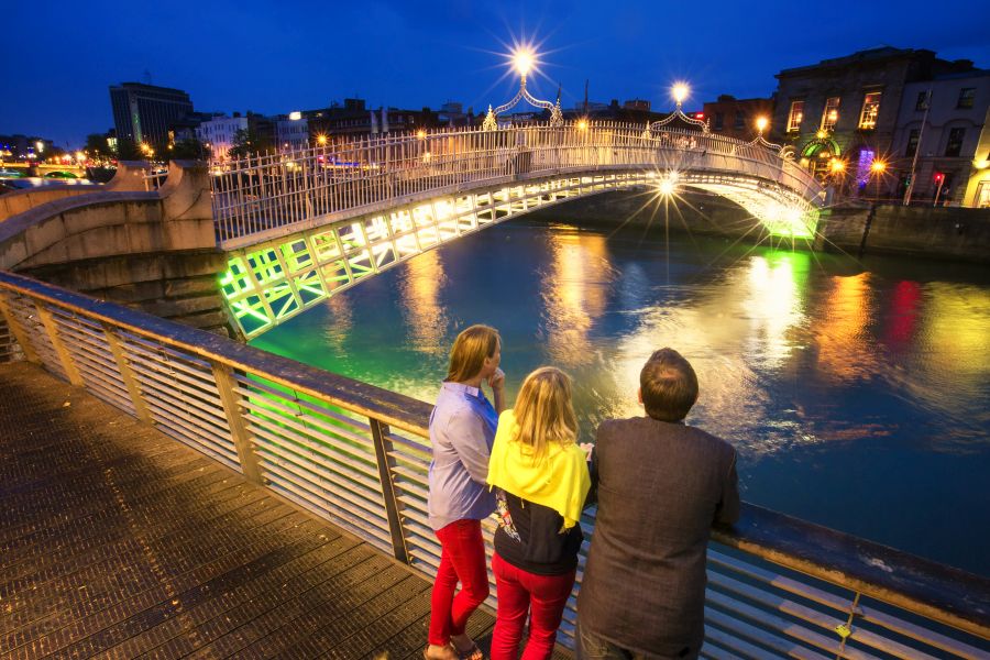 Dublin Halfpenny Bridge autorondreis Ierland hotels