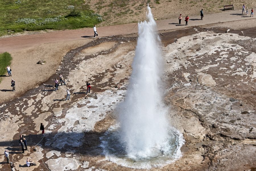 Geiser spuit Golden Circle Zuid-IJsland