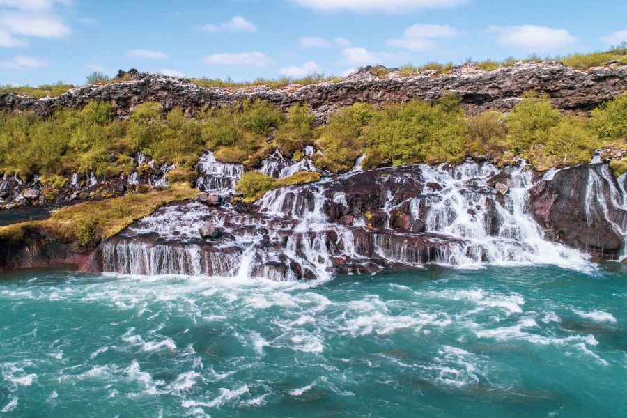 Hraunfossar waterval IJsland