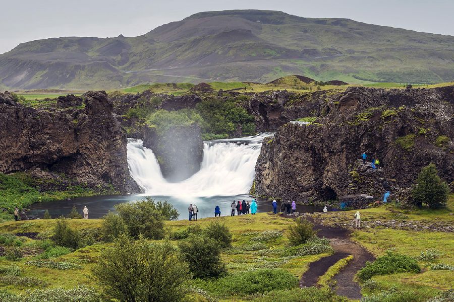 Hjalparfoss waterval IJsland