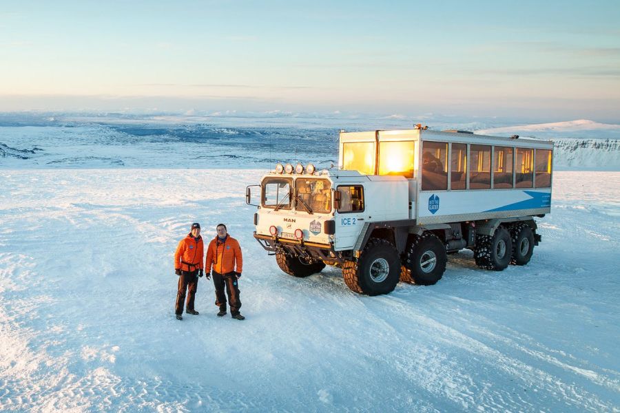 Into The Glacier 8x8 truck ijstunnel West IJsland