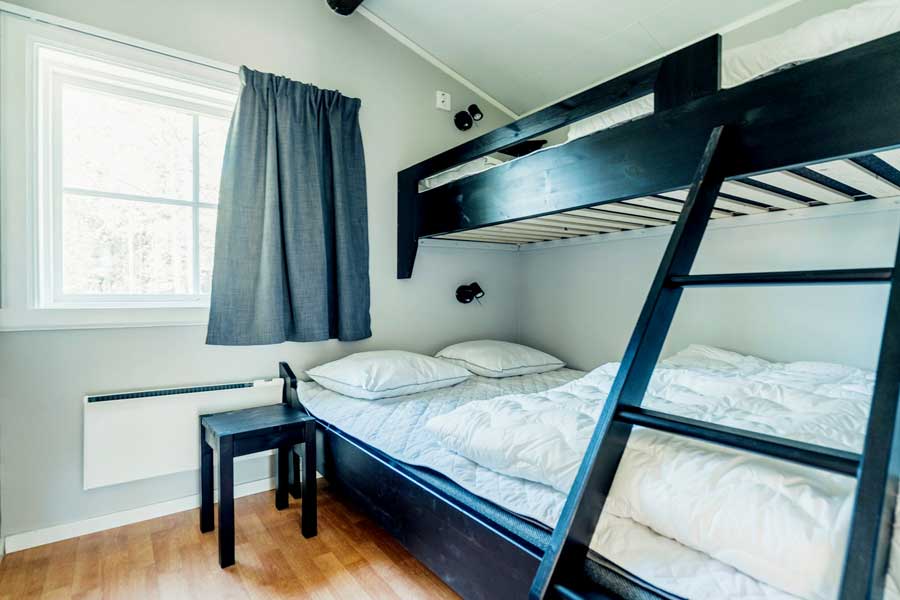 Slaapkamer met stapelbed in een Gammlebyn chalet